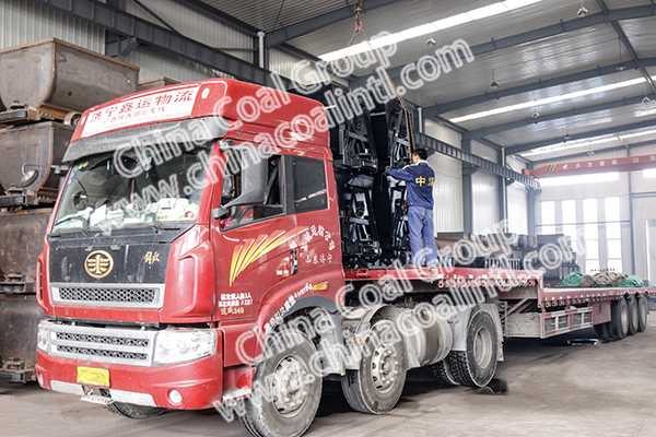  A Batch of Bucket-tipping Mine Cars Sent to Vietnam by Guangxi Province