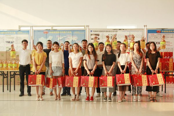 China Coal Group Distribute Mid-Autumn Festival benefits to Employees for a Warm Mid-Autumn Festival China Coal Group Distribute Mid-Autumn Festival benefits to Employees for a Warm Mid-Autumn Festival