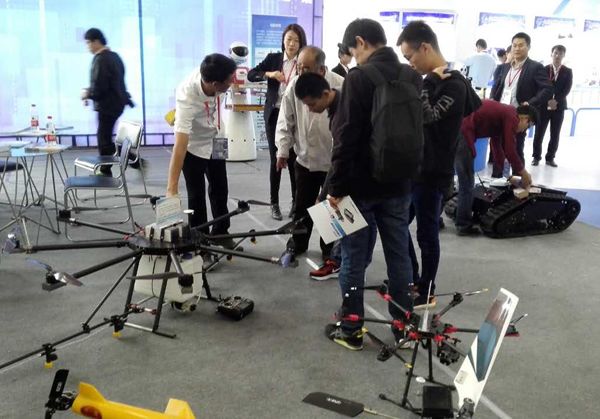 Robots, UAV and other Intelligent Products of China Coal Group: Unveiled at The 9th China (Jinan) International Information Technology Exposition 