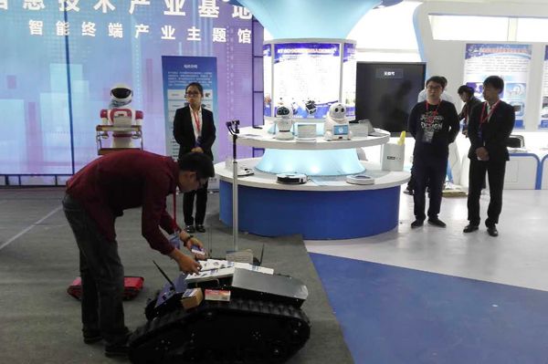 Robots, UAV and other Intelligent Products of China Coal Group: Unveiled at The 9th China (Jinan) International Information Technology Exposition 