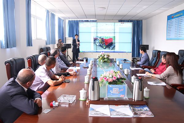 Warmly Welcome Algerian Merchants to Visit China Coal Group to Purchase Equipment