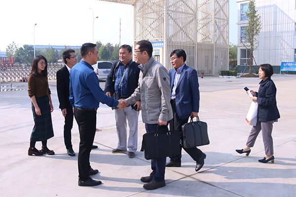 A Warm Welcome to Businessmen from South Korea to China Coal Group for Purchasing Coal Shearer