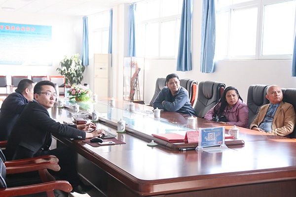 A Warm Welcome to Malaysian Businessmen to China Coal Group for Purchasing Railway Equipment A Warm Welcome to Malaysian Businessmen to China Coal Group for Purchasing Railway Equipment